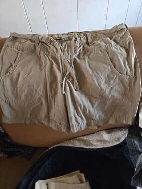 Casual Drawstring Bermuda Shorts in Tan